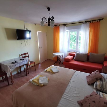 Studio Apartments Jasminka Selce Exterior foto