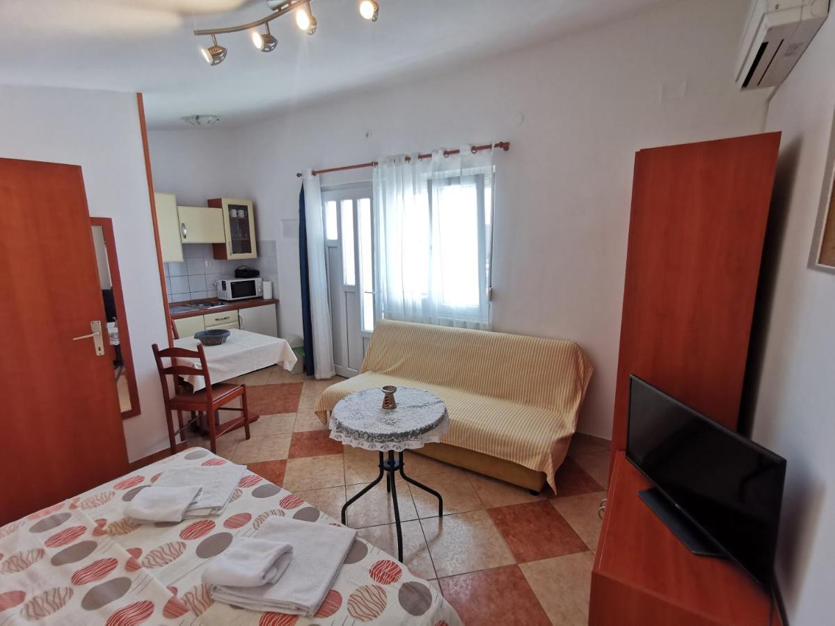 Studio Apartments Jasminka Selce Exterior foto