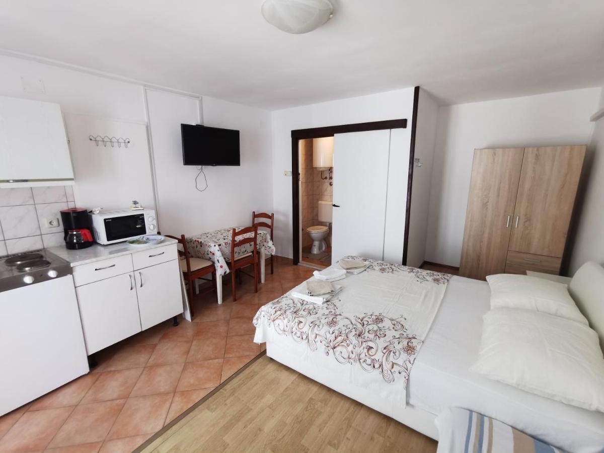 Studio Apartments Jasminka Selce Exterior foto