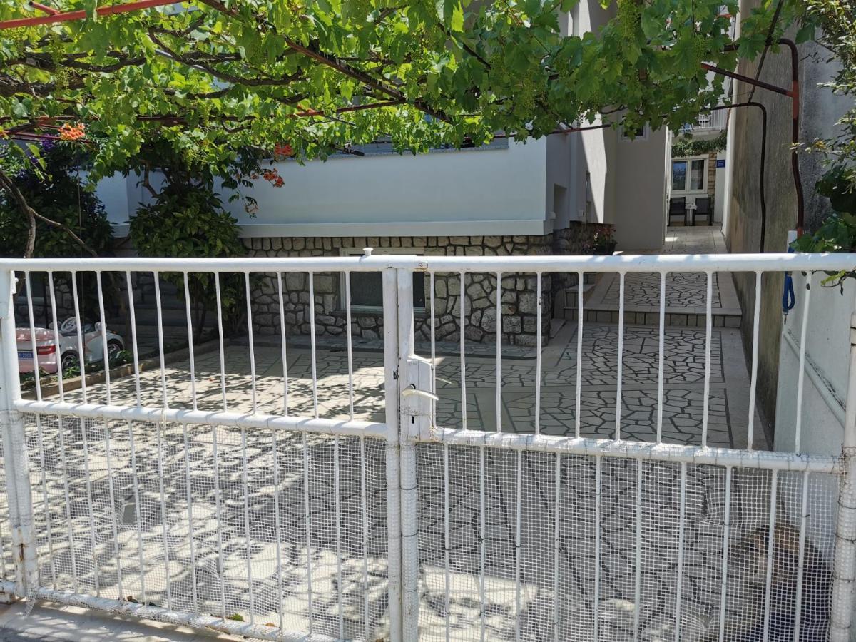 Studio Apartments Jasminka Selce Exterior foto