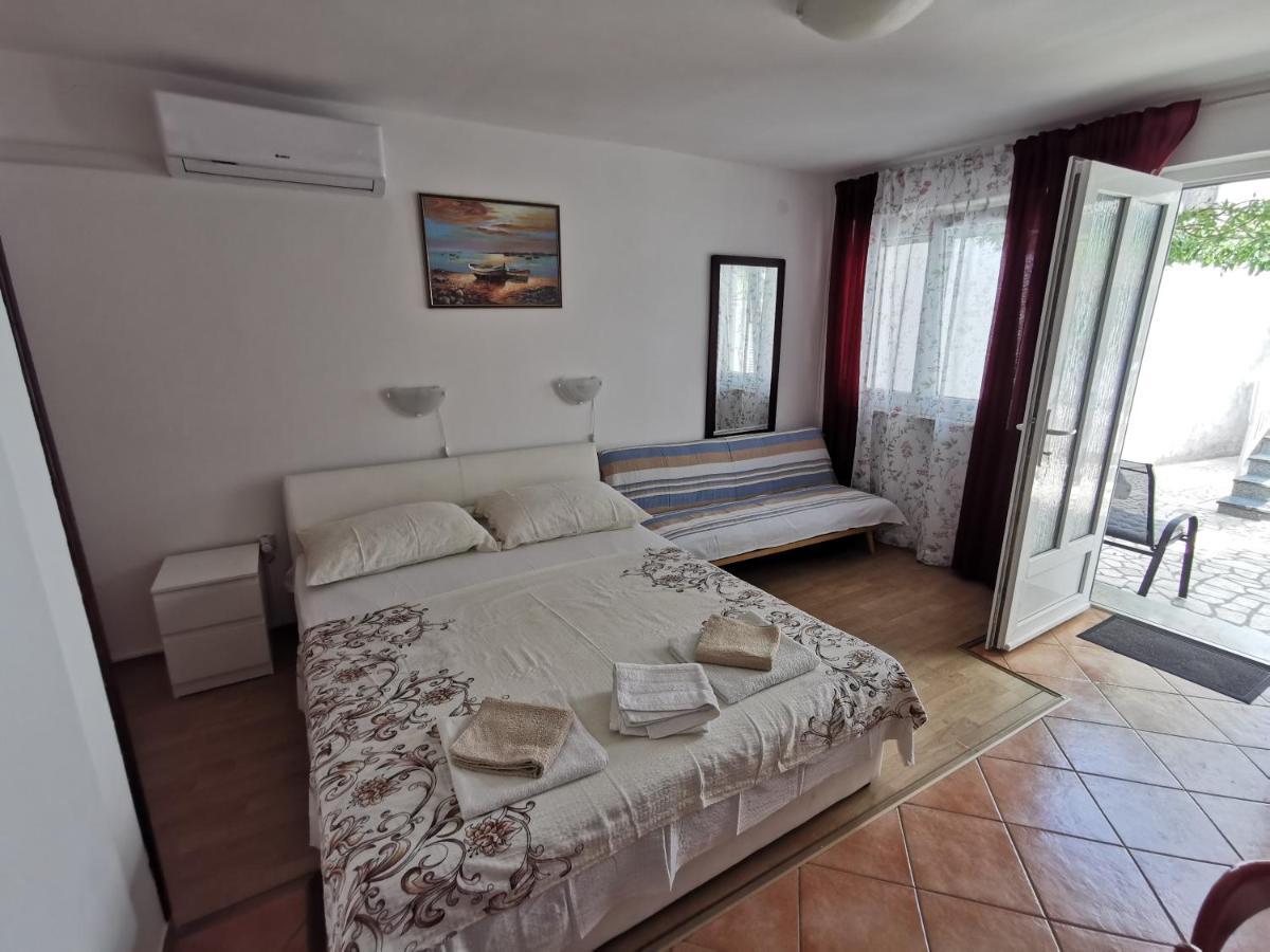 Studio Apartments Jasminka Selce Exterior foto
