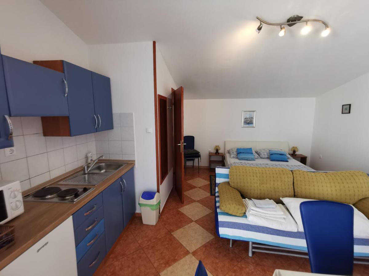 Studio Apartments Jasminka Selce Exterior foto