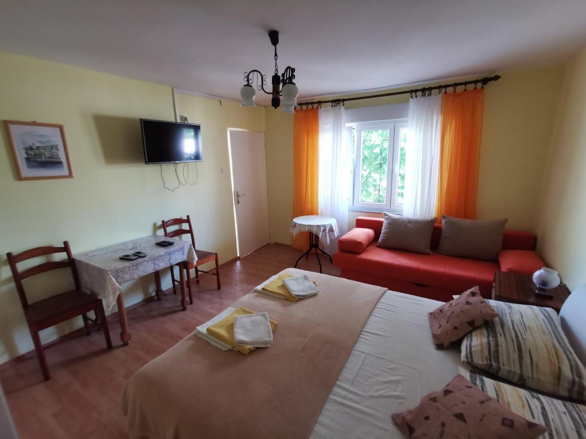 Studio Apartments Jasminka Selce Exterior foto