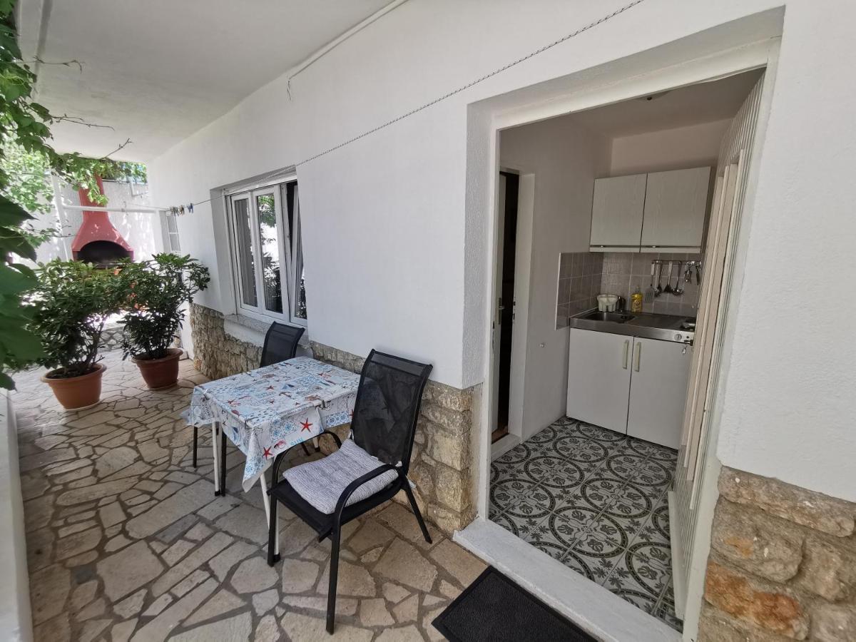 Studio Apartments Jasminka Selce Exterior foto
